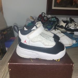 (Baby) Jordan Max Aura 2 TD 'White Gym Red'